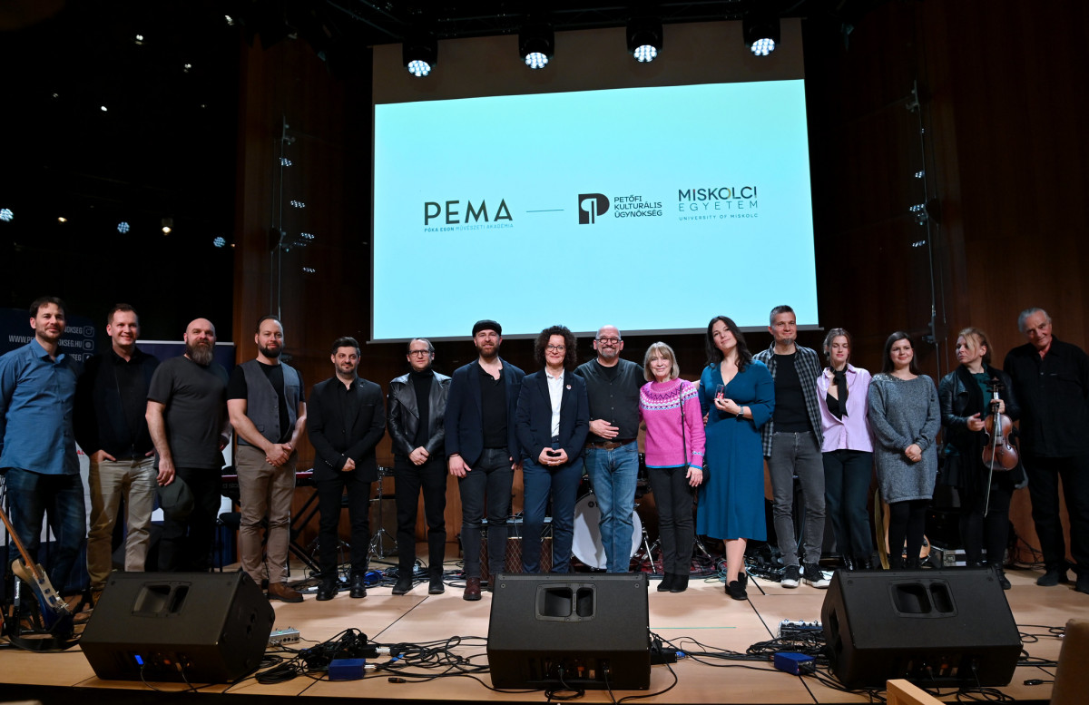 ME-PEMA-PKU_csoportkep, A könnyűzenei szakirány alapítói, támogatói és leendő oktatói
