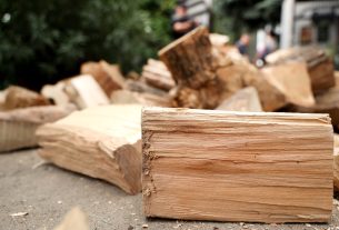 Szeged, önkormányzat, rászoruló családok, tűzifa, Szekeres utca, szociális tűzifa, fűtés