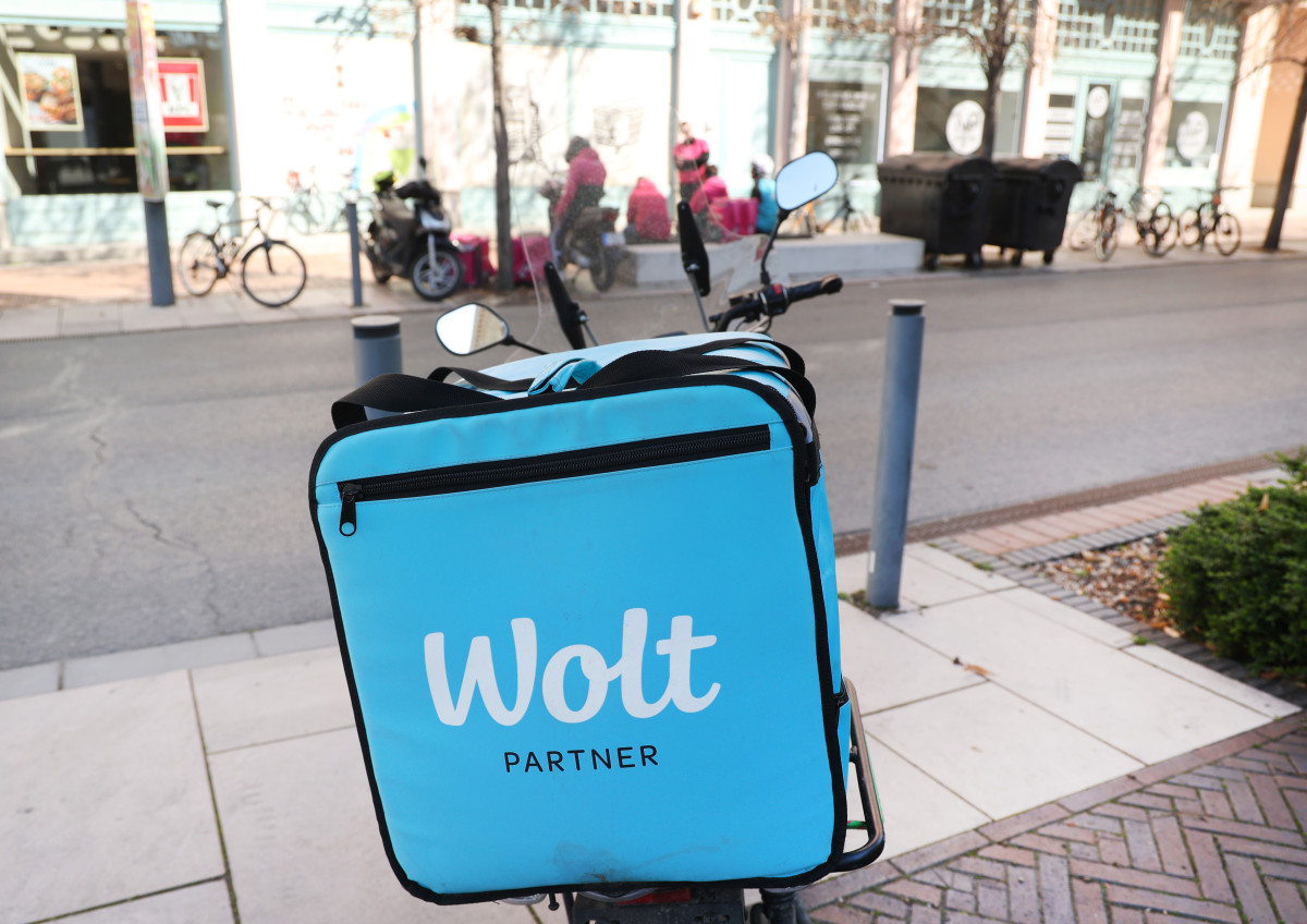 Szeged, ételfutár, Somogyi utca, Wolt